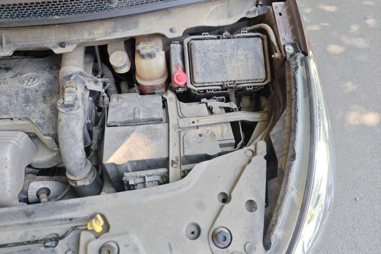 Used Buick GL8 2018 28T Comfort Model China VI Standard Engine Bay Left