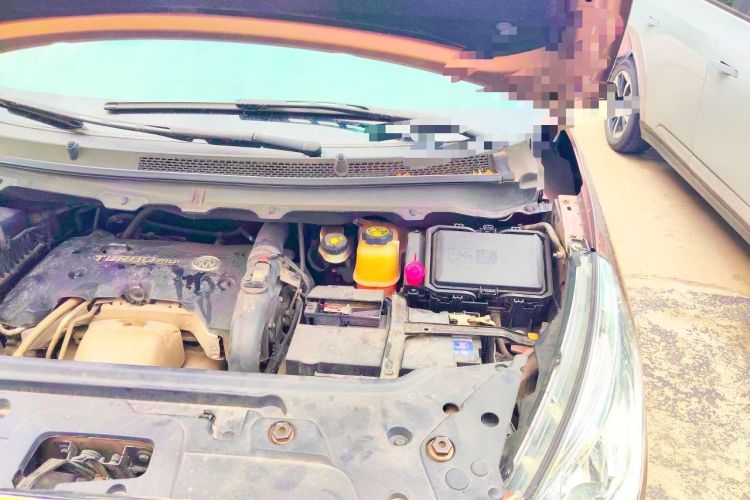 Used Buick GL8 2018 28T Luxury Model China VI Standard Engine Bay Left