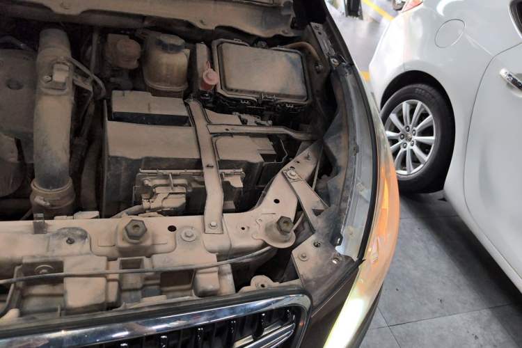 Used Buick GL8 2018 28T Luxury Model China VI Standard Engine Bay Left