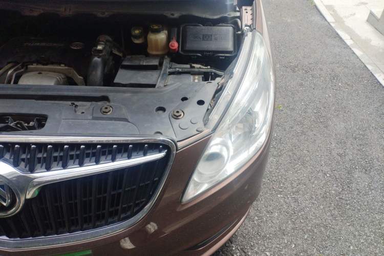 Used Buick GL8 2018 28T Luxury Model China VI Standard Engine Bay Left