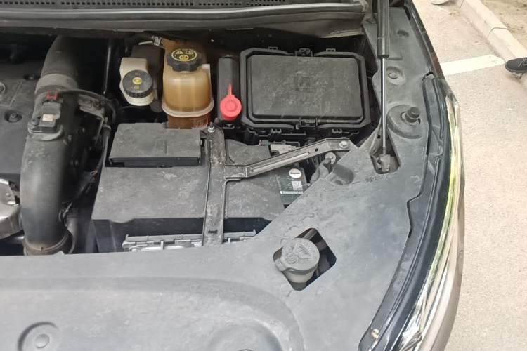 Used Buick GL8 2018 ES 28T Comfort Model China VI Standard Engine Bay Left