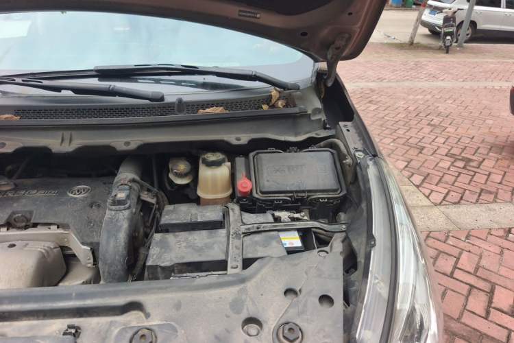 Used Buick GL8 2018 28T Comfort Model China VI Standard Engine Bay Left