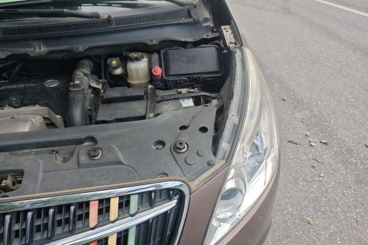 Used Buick GL8 2018 28T Luxury Model China VI Standard Engine Bay Left