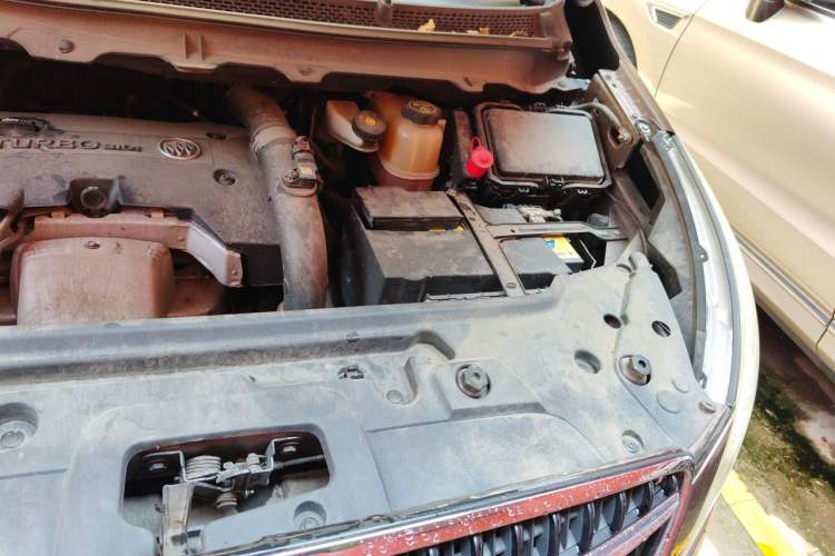 Used Buick GL8 2018 28T Comfort Model China VI Standard Engine Bay Left
