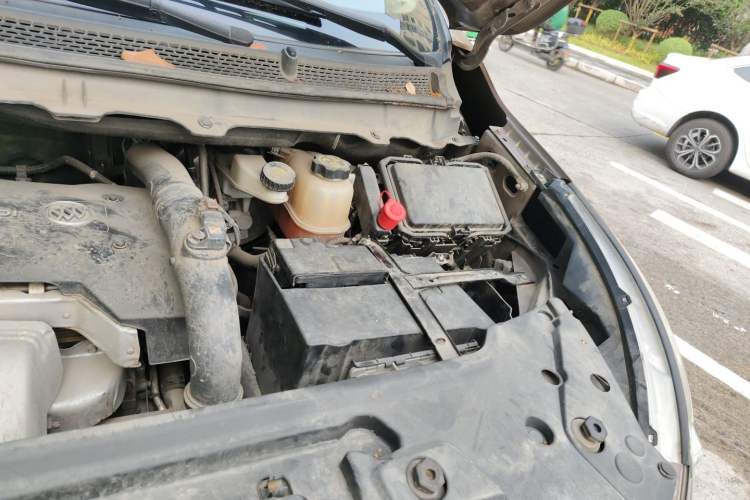Used Buick GL8 2018 28T Luxury Model China VI Standard Engine Bay Left