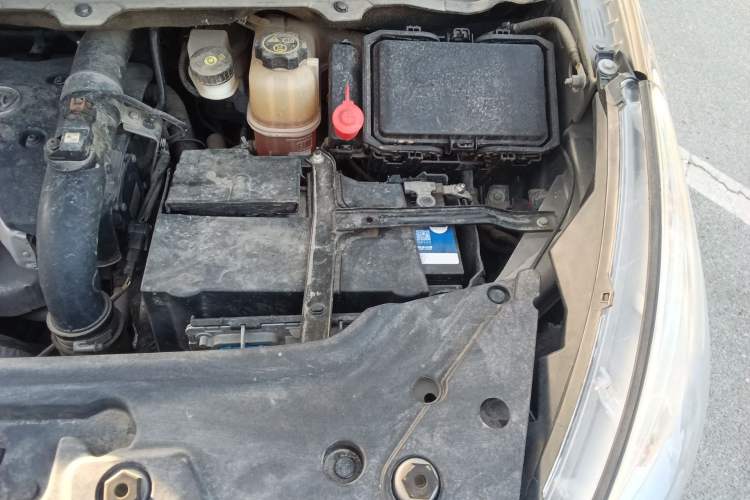 Used Buick GL8 2018 28T Luxury Model China VI Standard Engine Bay Left