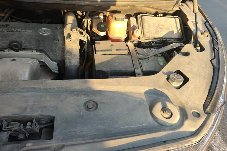 Used Buick GL8 2018 ES 28T Premium Model China VI Standard Engine Bay Left