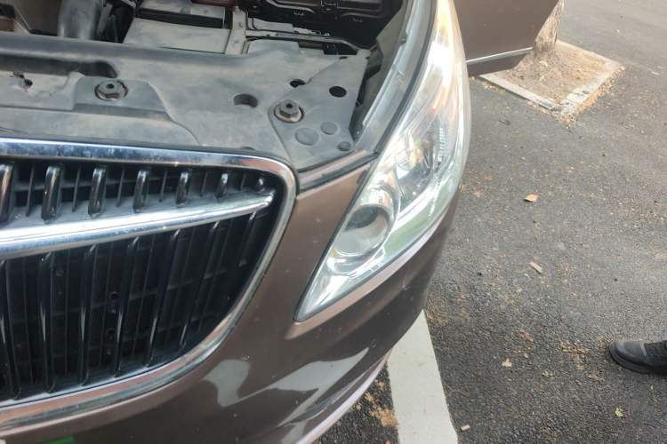 Used Buick GL8 2018 28T Luxury Model China VI Standard Engine Bay Left