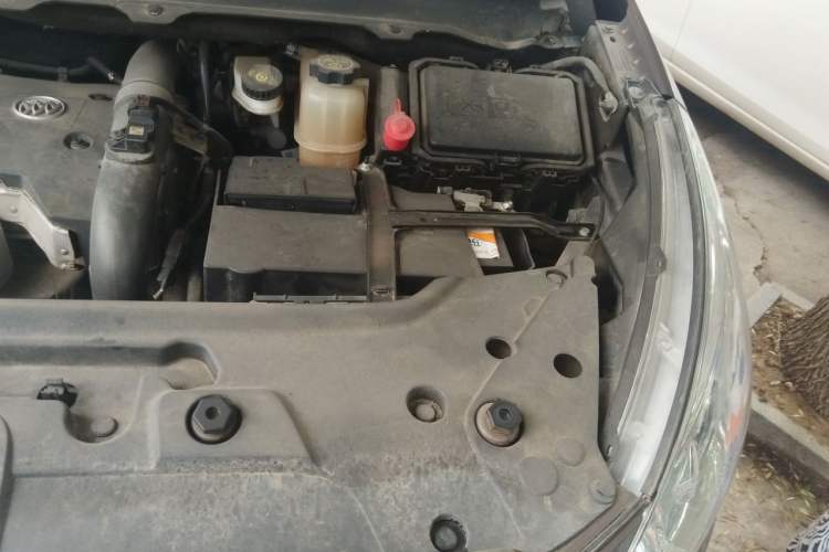 Used Buick GL8 2018 28T Luxury Model China VI Standard Engine Bay Left