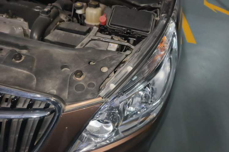 Used Buick GL8 2018 28T Luxury Model China VI Standard Engine Bay Left