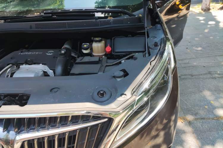 Used Buick GL8 2018 ES 28T Premium Model China VI Standard Engine Bay Left