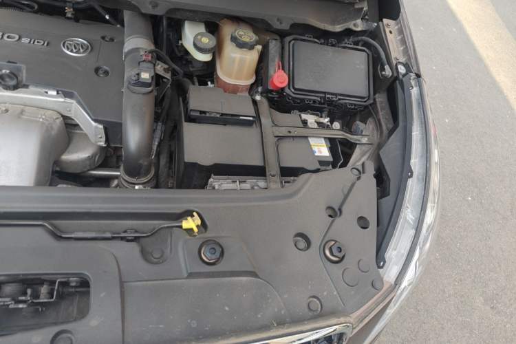 Used Buick GL8 2018 28T Comfort Model China VI Standard Engine Bay Left