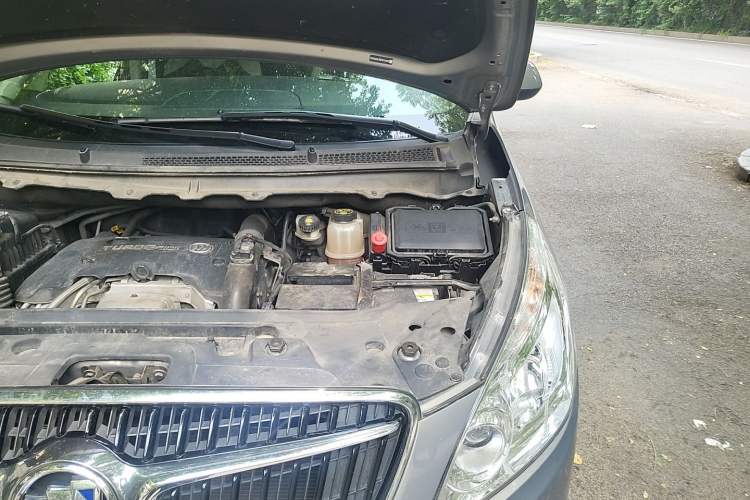 Used Buick GL8 2018 28T Luxury Model China VI Standard Engine Bay Left