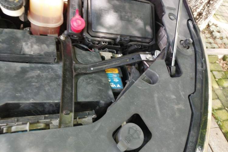 Used Buick GL8 2018 ES 28T Comfort Model China VI Standard Engine Bay Left