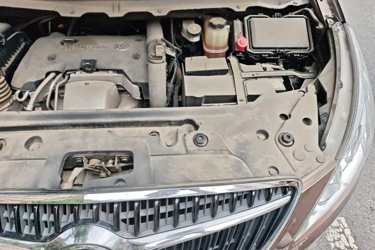 Used Buick GL8 2018 28T Luxury Model China VI Standard Engine Bay Left