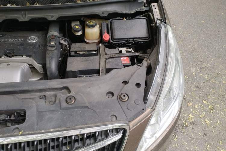 Used Buick GL8 2018 28T Luxury Model China VI Standard Engine Bay Left