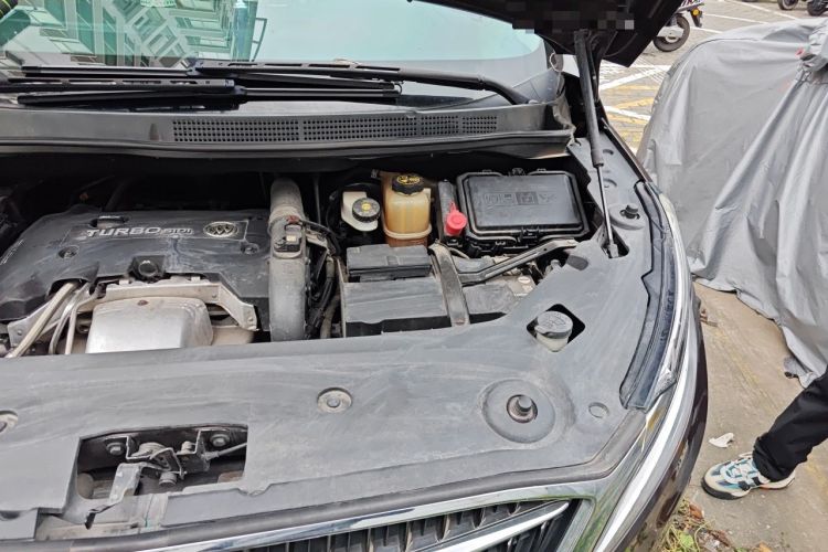 Used Buick GL8 2018 ES 28T Comfort Model China VI Standard Engine Bay Left