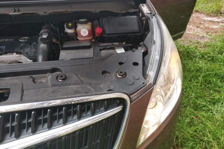 Used Buick GL8 2018 28T Luxury Model China VI Standard Engine Bay Left