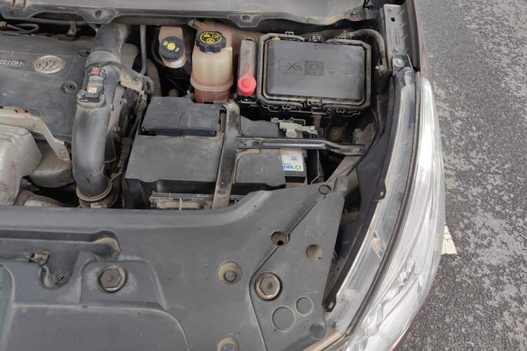 Used Buick GL8 2018 28T Luxury Model China VI Standard Engine Bay Left
