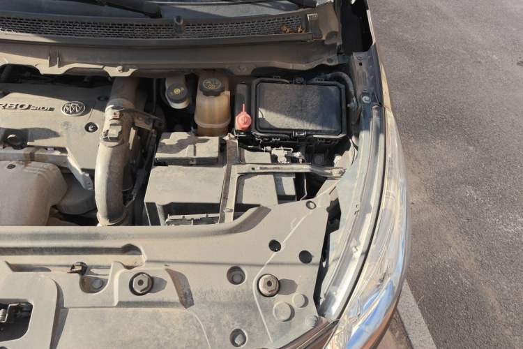 Used Buick GL8 2018 28T Luxury Model China VI Standard Engine Bay Left