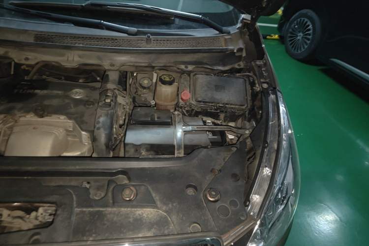 Used Buick GL8 2018 28T Luxury Model China VI Standard Engine Bay Left