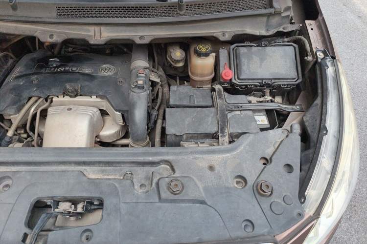 Used Buick GL8 2018 28T Luxury Model China VI Standard Engine Bay Left
