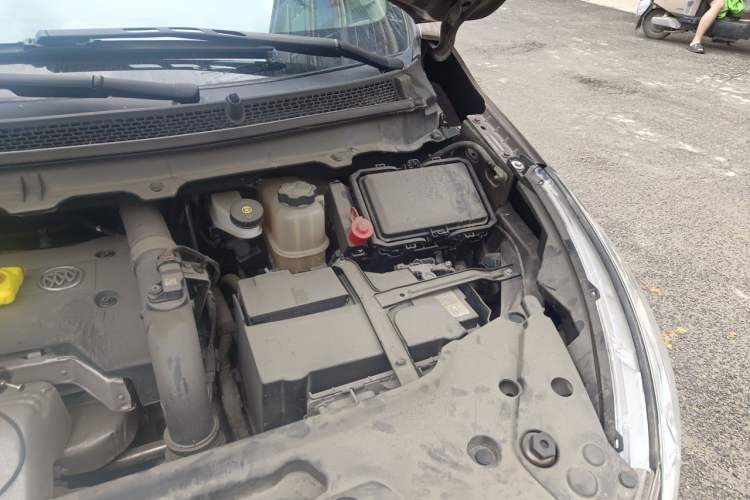 Used Buick GL8 2018 28T Luxury Model China VI Standard Engine Bay Left