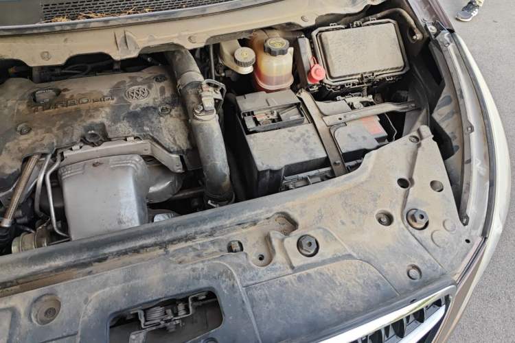 Used Buick GL8 2018 28T Luxury Model China VI Standard Engine Bay Left