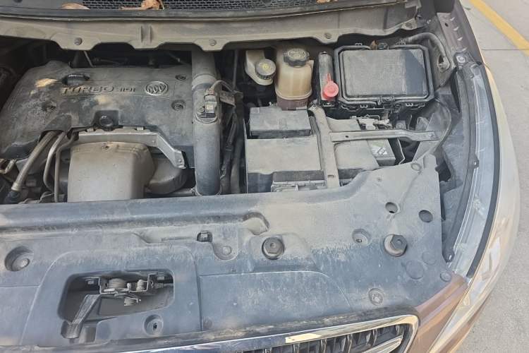Used Buick GL8 2018 28T Luxury Model China VI Standard Engine Bay Left