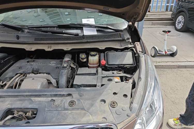 Used Buick GL8 2018 28T Luxury Model China VI Standard Engine Bay Left