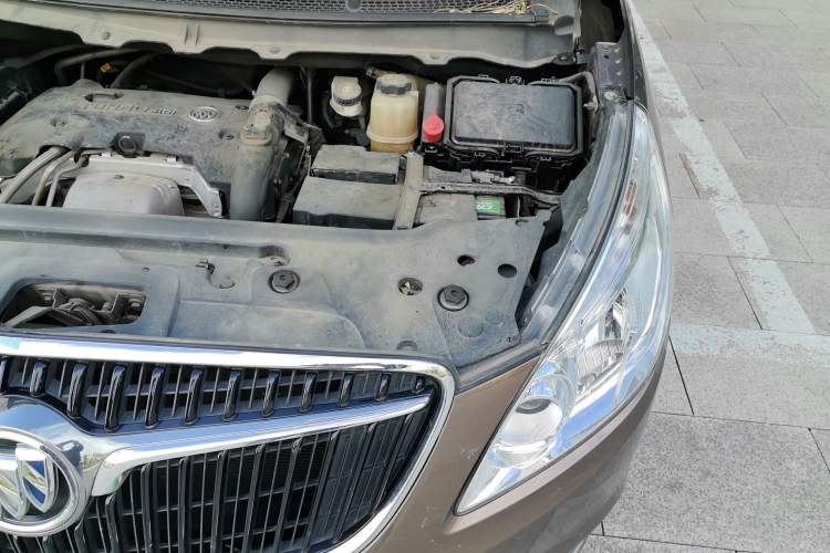 Used Buick GL8 2018 28T Comfort Model China VI Standard Engine Bay Left