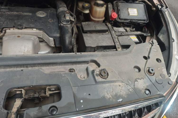 Used Buick GL8 2018 28T Luxury Model China VI Standard Engine Bay Left