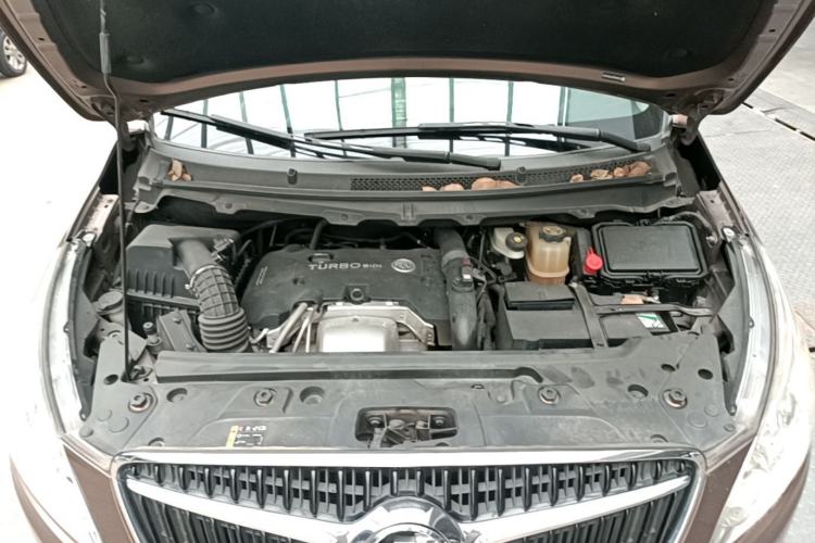 Used Buick GL8 2018 28T Luxury Model China VI Standard Engine Bay