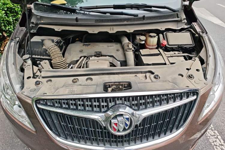 Used Buick GL8 2018 28T Luxury Model China VI Standard Engine Bay