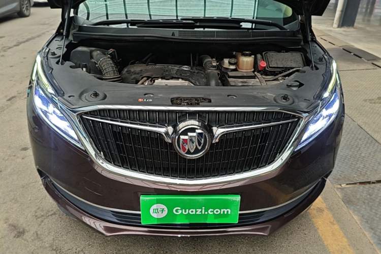 Used Buick GL8 2018 ES 28T Luxury Model China VI Standard Engine Bay