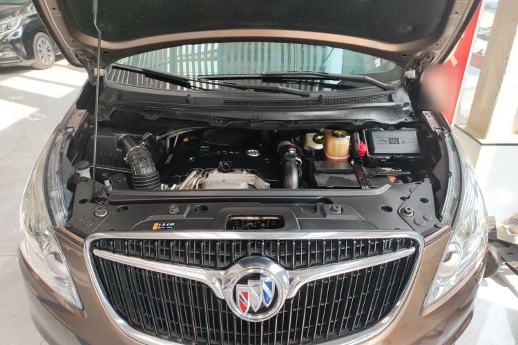 Used Buick GL8 2018 28T Comfort Model China VI Standard Engine Bay