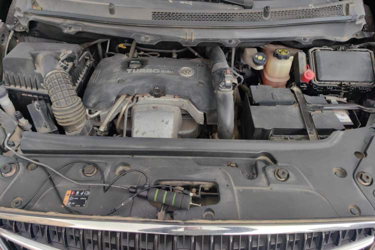 Used Buick GL8 2018 28T Luxury Model China VI Standard Engine Bay