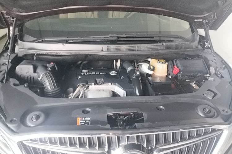 Used Buick GL8 2018 ES 28T Flagship Model China VI Standard Engine Bay