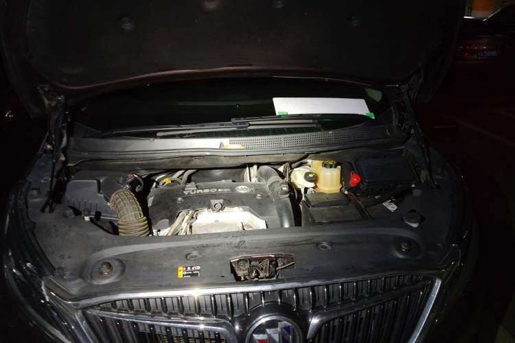 Used Buick GL8 2018 ES 28T Comfort Model China VI Standard Engine Bay