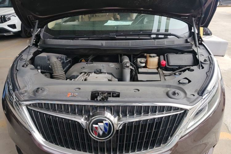Used Buick GL8 2018 ES 28T Flagship Model China VI Standard Engine Bay