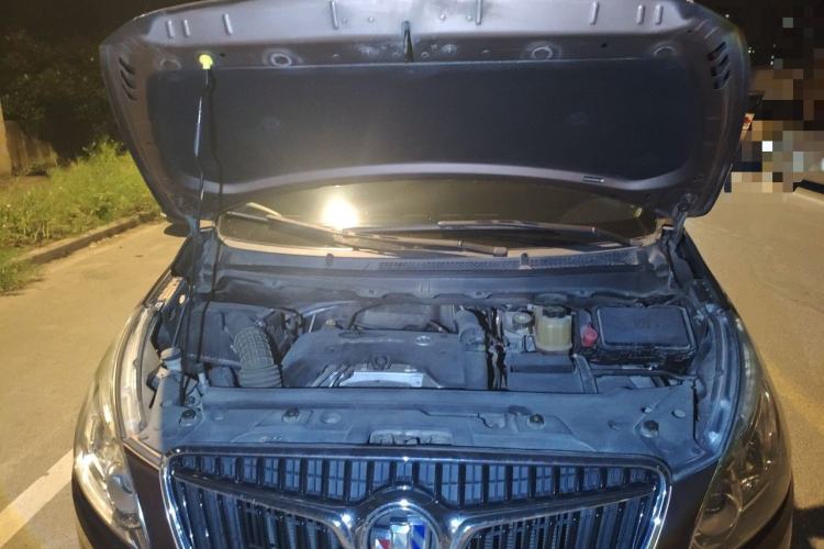 Used Buick GL8 2018 28T Luxury Model China VI Standard Engine Bay