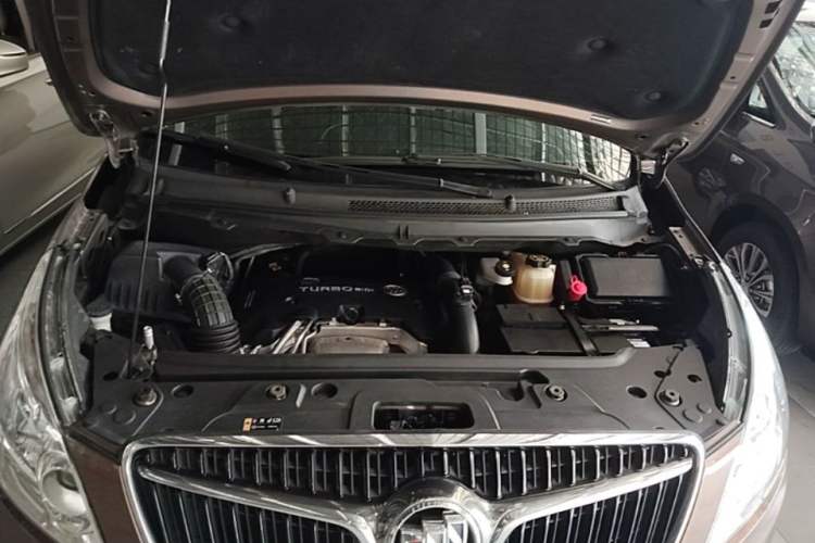 Used Buick GL8 2018 28T Prestige Version China VI Standard Engine Bay