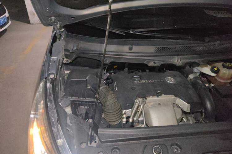 Used Buick GL8 2018 28T Comfort Model China VI Standard Engine Bay Right