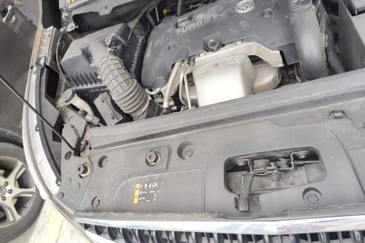 Used Buick GL8 2018 28T Comfort Model China VI Standard Engine Bay Right
