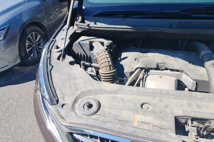 Used Buick GL8 2018 ES 28T Luxury Model China VI Standard Engine Bay Right
