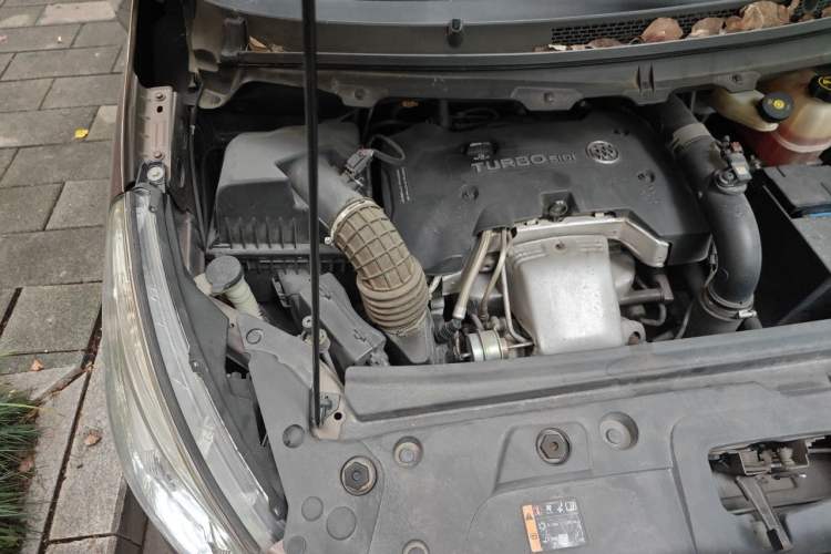 Used Buick GL8 2018 28T Comfort Model China VI Standard Engine Bay Right