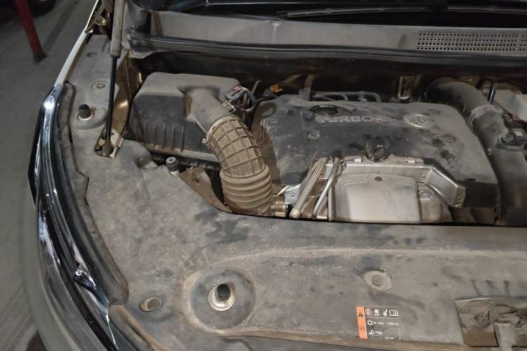 Used Buick GL8 2018 ES 28T Comfort Model China VI Standard Engine Bay Right