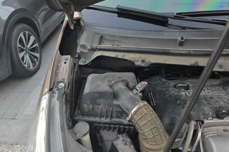 Used Buick GL8 2018 28T Prestige Version China VI Standard Engine Bay Right