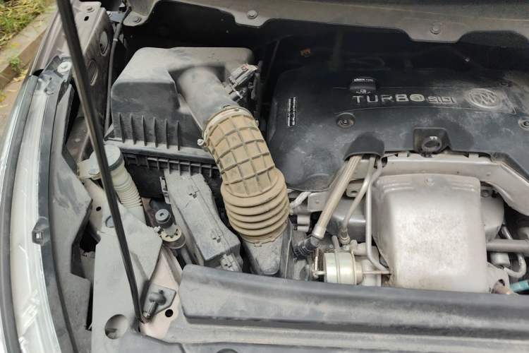 Used Buick GL8 2018 28T Luxury Model China VI Standard Engine Bay Right