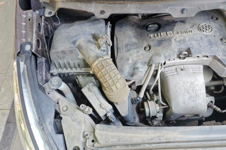 Used Buick GL8 2018 28T Comfort Model China VI Standard Engine Bay Right
